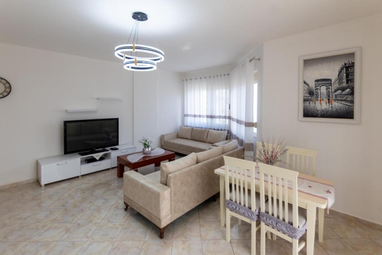 Spacious 2 Bedroom Apartment In Durres Beach Exterior photo