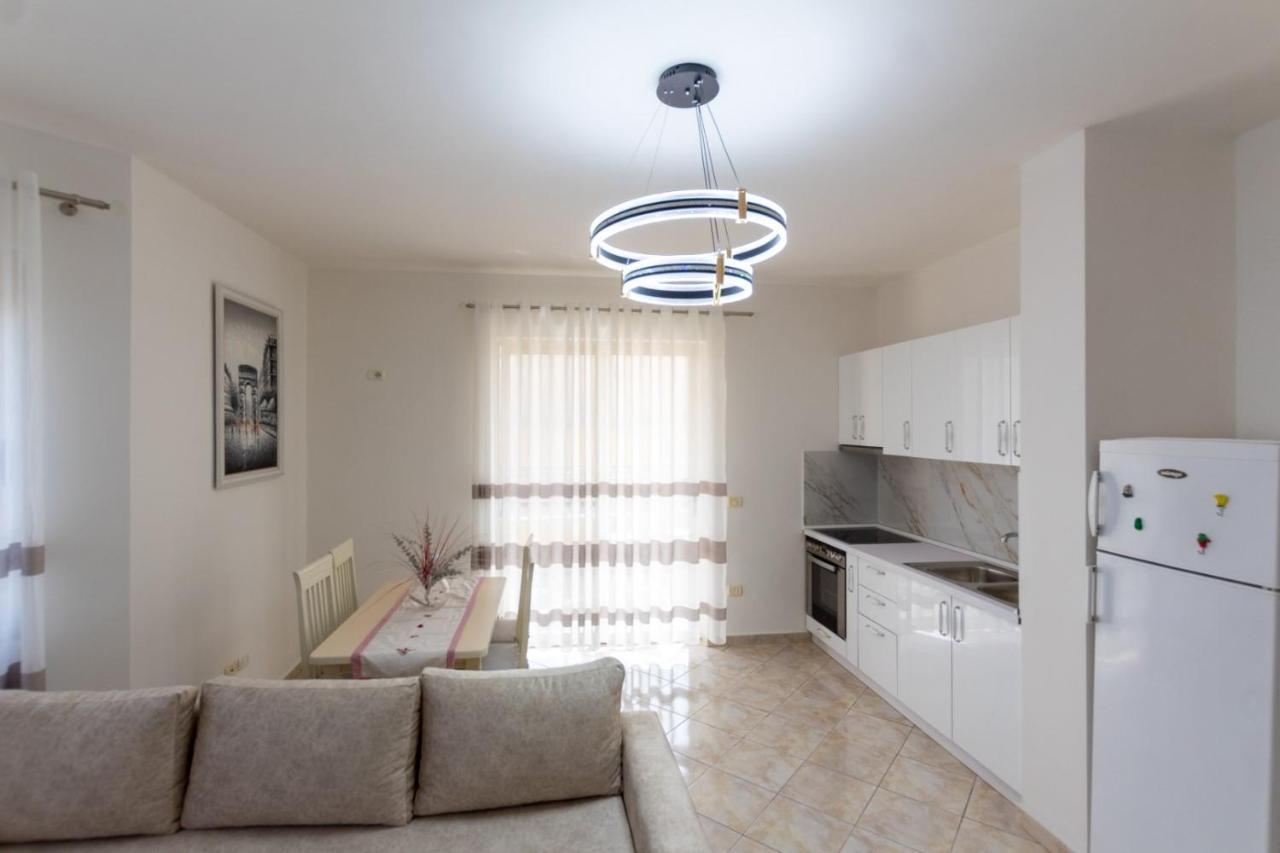 Spacious 2 Bedroom Apartment In Durres Beach Exterior photo