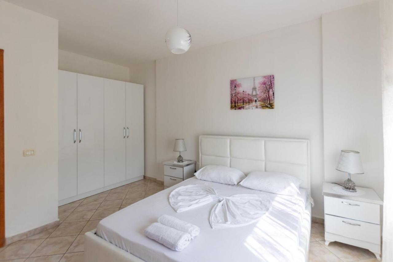 Spacious 2 Bedroom Apartment In Durres Beach Exterior photo